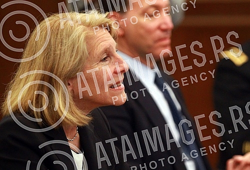 The President of the Republic of Serbia, Aleksandar Vucic, met with the Assistant Secretary of State for European and Asian Affairs, Karen Donfried.Predsednik Republike Srbije Aleksandar Vucic sastao se sa pomocnicom drzavnog sekretara SAD za Evrop