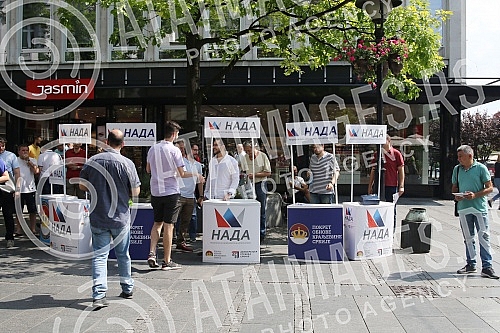 The NADA coalition (POKS, DSS and 19 citizens' associations) held a press conference in Knez Mihailova.Koalicija NADA (POKS, DSS i 19 udruzenja gradjana) odrzala je u Knez Mihailovoj konferenciju za novinare.