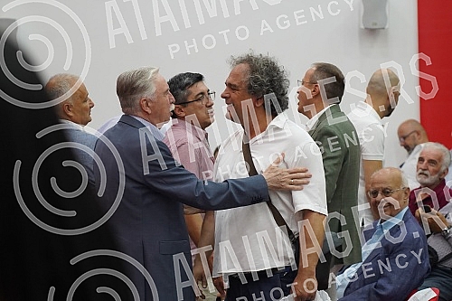 The ceremonial meeting of the Main Board of the Socialist Party of Serbia on the occasion of marking 32 years since the founding of the party was held at the party's headquarters, and SPS President Ivica Dacic addressed it.Svecana sednica Glavnog o