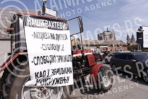 Farmers continued their blockade on the bridge over the Thames in Pancevo.
Poljoprivrednici su nastavili blokadu na mostu preko Tamisa u Pancevu. Farmers continued their blockade on the bridge over the Thames in Pancevo.
Poljoprivrednici su nastavili blokadu na mostu preko Tamisa u Pancevu.