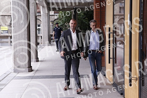 The High Court in Belgrade will issue a first-instance verdict to the former deputy head of the SBPOK, Goran Papic, on charges that in April 2020 he urged the return of the confiscated armored vehicle to Marko Miljkovic, who is now accused of organiz The High Court in Belgrade will issue a first-instance verdict to the former deputy head of the SBPOK, Goran Papic, on charges that in April 2020 he urged the return of the confiscated armored vehicle to Marko Miljkovic, who is now accused of organiz