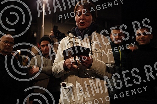 Citizens against the introduction of kovid passes gathered at the assembly, some of them walked to the RTS building, where former journalist Jasmina Stojanovic tore her press ID because of the situation and the way of writing about the crown.Gradja