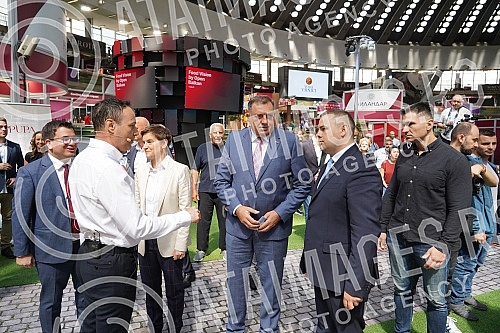 The President of the Government of the Republic of Serbia, Ana Brnabic, attended the awarding of the Wine Trophy of the Open Balkans as part of the First International Wine Fair Wine Vision of the Open Balkans in Hall 1 of the Belgrade Fair.Predsed