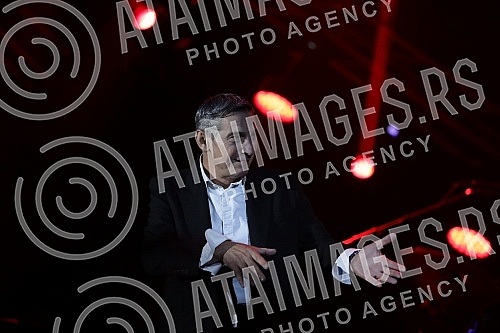 Massimo Savic performed for the first time on the cult scene of Tasmajdan.Massimo Savic je prvi put nastupio na kultnoj sceni Tasmajdana.