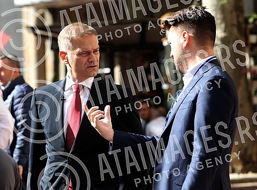 The Assembly of the Party of Freedom and Justice is being held in Kombank Hall.
U Kombank dvorani se odrzava Skupstina Stranke slobode i pravde. The Assembly of the Party of Freedom and Justice is being held in Kombank Hall.
U Kombank dvorani se odrzava Skupstina Stranke slobode i pravde.
