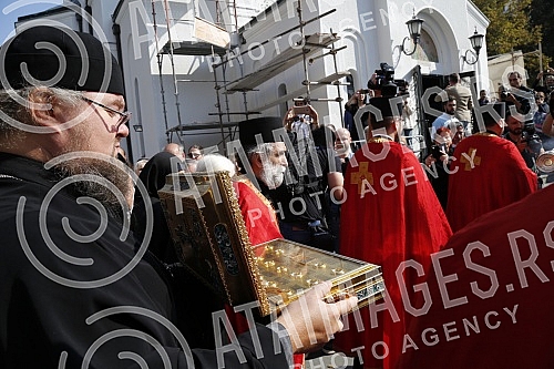The relics of twenty large Russian saints among them Alexander Nevsky, the patron of Russian Orthodoxy and the holy earth arrived in Belgrade.Mosti dvadeset velikih ruskih svetitelja medju kojima su i Aleksandra Nevskog, zastitnika pravosljavlja i s