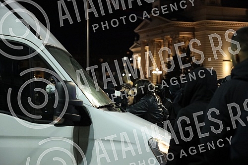 Several right-wing organizations organized a rally in front of the Serbian Parliament building in support of the brothers from Kosovo and Metohija.Nekoliko desnicarskih organizacija organizovalo je ispred zgrade Skupstine Srbije skup u znak podrske
