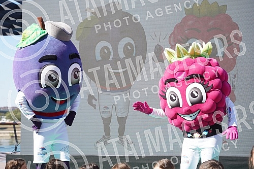 In front of the Gallery Shopping Center in Belgrade on the water, a promotion and presentation of the mascots of the World Athletics Championships was held in the Belgrade22 hall - Malina Li and Sljivan Iv.Ispred Trznog centra Galerija na Beogradu 