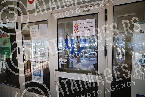 This morning, at seven o'clock, polling stations were opened for voting in the republican referendum on changing the Constitution, in the part related to justice.
Jutros u sedam casova otvorena su biracka mesta za glasanje na republickom referendumu This morning, at seven o'clock, polling stations were opened for voting in the republican referendum on changing the Constitution, in the part related to justice.
Jutros u sedam casova otvorena su biracka mesta za glasanje na republickom referendumu