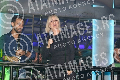 Performance of Sladja Allegro (Sladjana Dragas) held on raft Kartel.
Nastup Sladje Allegro na splavu Kartel. Performance of Sladja Allegro (Sladjana Dragas) held on raft Kartel.
Nastup Sladje Allegro na splavu Kartel.