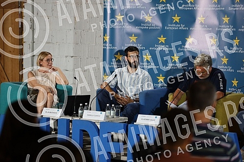 The Institute for European Affairs, with the support of the Balkan Trust for Democracy and USAID, organized a public debate focusing on the human rights of Serbian citizens during the current pandemic crisis.Institut za evropske poslove organizovao