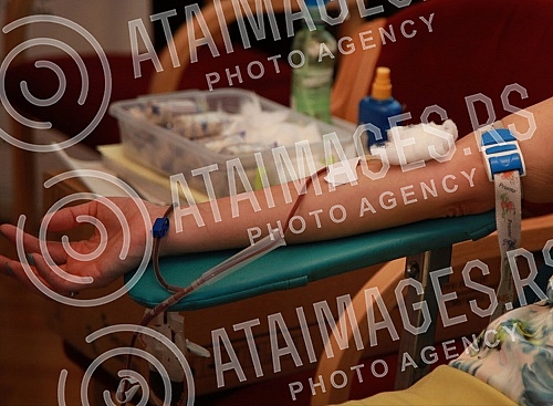 In the Serbian Red Cross, US Ambassador Anthony Godfrey and the US Embassy are marking the 20th anniversary of the terrorist attacks with an action of voluntary blood donation. U Crvenom krstu Srbije ambasador SAD Entoni Godfri i ambasada SAD obele