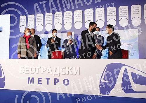 The contractual agreement for the Project of infrastructure construction and filling of the plateau for the metro depot in Makisko polje in Belgrade was signed in the ceremonial hall of the Old Palace.Ugovorni sporazum za Projekat izgradnje infrast