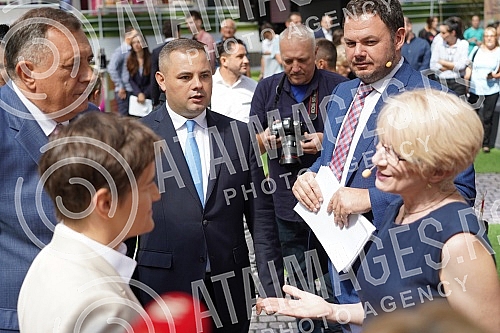 The President of the Government of the Republic of Serbia, Ana Brnabic, attended the awarding of the Wine Trophy of the Open Balkans as part of the First International Wine Fair Wine Vision of the Open Balkans in Hall 1 of the Belgrade Fair.Predsed