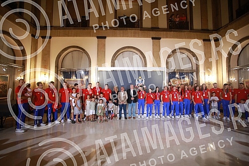 On the plateau in front of the City Assembly of Belgrade, a reception was organized for the members of the Serbian Olympic team who won nine medals at the Games in Tokyo, and the Olympians addressed the audience from the balcony of the City Assembly.