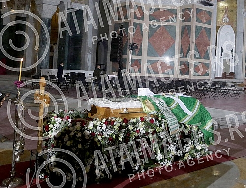 In the Temple of Saint Sava, a coffin with the remains of Patriarch Irinej was placed on a pedestal of flowers.U Hramu Svetog Save na postament od cveca polozen je kovceg sa zemnim ostacima patrijarha Irineja.