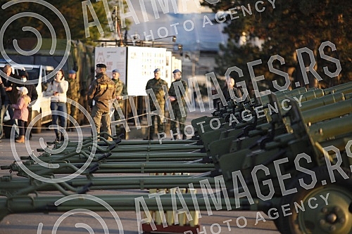 Honorary units of the Serbian Army Guard from the Sava Terrace of the Belgrade Fortress fired honorary artillery fire in honor of the Day of Reconciliation in the First World War - a national holiday in the Republic of Serbia. Pocasne jedinice Gard