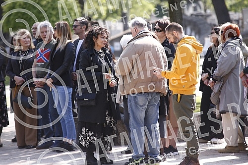 The commemoration on the occasion of the first year since the death of the painter and sculptor Milos Sobajic was held in the Alley of Merited Citizens at the New Cemetery.
Pomen povodom prve godine od smrti slikara i vajara Milosa Sobajica odrzan j The commemoration on the occasion of the first year since the death of the painter and sculptor Milos Sobajic was held in the Alley of Merited Citizens at the New Cemetery.
Pomen povodom prve godine od smrti slikara i vajara Milosa Sobajica odrzan j