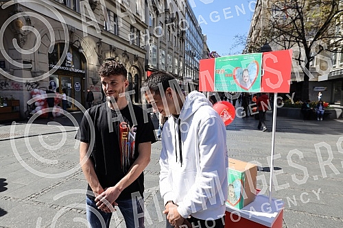 The Red Star football club organized a fan zone in Knez Mihailova Street on Wednesday from 2 to 5 pm in order to collect help for the treatment of Vukan Stoiljkovic, who suffers from spinal muscular atrophy.Fudbalski klub Crvena zvezda je u sredu o