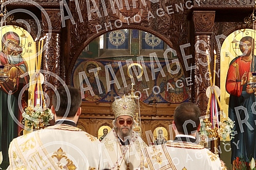 Bishop Jefrem of Banja Luka served the midnight Easter liturgy in the Church of Christ the Savior.Vladika banjalucki Ðefrem sluzio je ponocnu uskrsnju liturgiju  u Hramu Hrista Spasitelja.