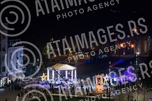 This year's New Year's program of the Public Media Service will be different from the previous ones, due to the coronary virus pandemic and will be broadcast from city squares, not from studios, which is why it is called 