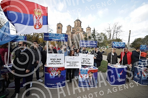 In Tasmajdan Park, People's Party President Vuk Jeremic issued a statement regarding criminal charges against Serbian Prime Minister Ana Brnabic and Ministers Zorana Mihajlovic and Irena Vujovic in connection with plans to open a Rio Tinto lithium mi