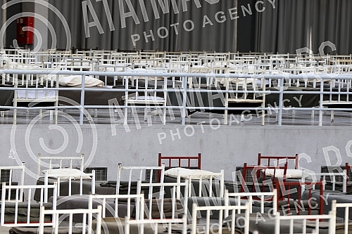 Military beds set up in the halls 1 and 4 of the Belgrade Fair for people with milder sympoms of coronavirus.Vojni kreveti postavjeni u halama 1 i 4 Beogradskog sajma za ljude koji imaju blaze simtome korona virusa.