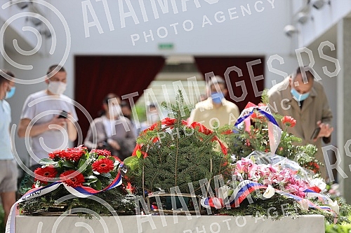 In the House of Flowers, admirers of the character and work of Josip Broz Tito marked the 41st anniversary of the death of the lifelong president of the Socialist Federal Republic of Yugoslavia and the League of Communists of Yugoslavia.
U Kuci cve In the House of Flowers, admirers of the character and work of Josip Broz Tito marked the 41st anniversary of the death of the lifelong president of the Socialist Federal Republic of Yugoslavia and the League of Communists of Yugoslavia.
U Kuci cve