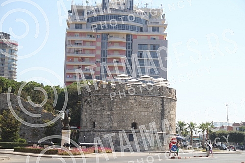Durees - town and port on the Adriatic coast.  Drac - grad i luka na obali Jadranskog mora. P