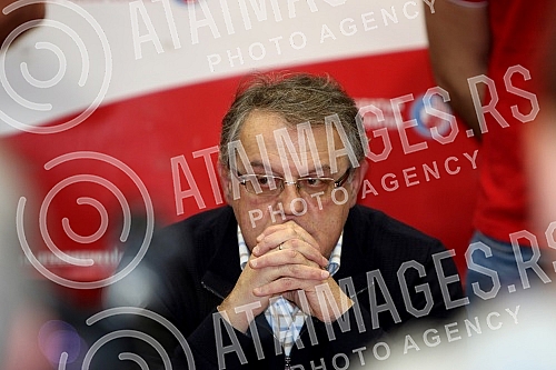 An extraordinary press conference of the Waterpolo Club Crvena zvezda after the incident and attacks on players in Split (Croatia).Vanredna pres konferencija Vaterpolo kluba Crvena zvezda posle incidenta i napada na igrace u Splitu.