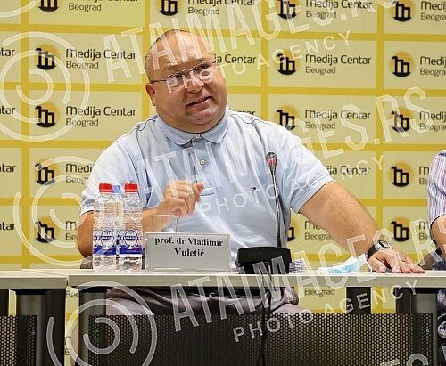 Black and White Movement press conference - for a just Serbia at which a political and program manifesto entitled THE GREAT CHARTER OF FREEDOM was presented to the public. Konferencija za medije Pokreta CRNO NA BELO - za pravednu Srbiju na kojoj j