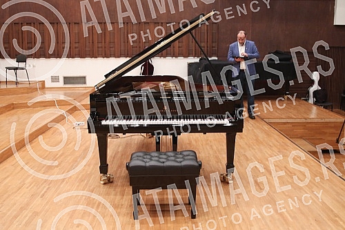 A special media presentation of the Steinway Spirio | r piano signed by Ivan Tasovac was organized in the hall of the Belgrade Philharmonic.
Specijalna prezentacija za medije klavira Stenvej Spirio r sa potpisom Ivana Tasovca organizovana je u sa A special media presentation of the Steinway Spirio | r piano signed by Ivan Tasovac was organized in the hall of the Belgrade Philharmonic.
Specijalna prezentacija za medije klavira Stenvej Spirio r sa potpisom Ivana Tasovca organizovana je u sa