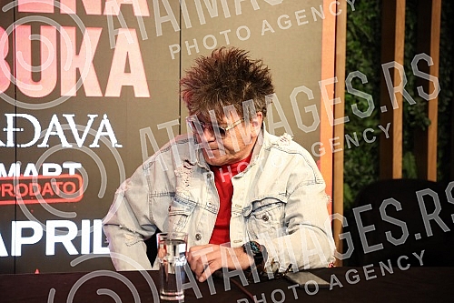 A press conference on the occasion of the announced second concert of the Red Apple group on April 15 in Kombank Hall was held at the Lisbon Club in Kombank Hall.Konferencija za medije povodom najavljenog drugog koncerta grupe Crvena jabuka  15. a