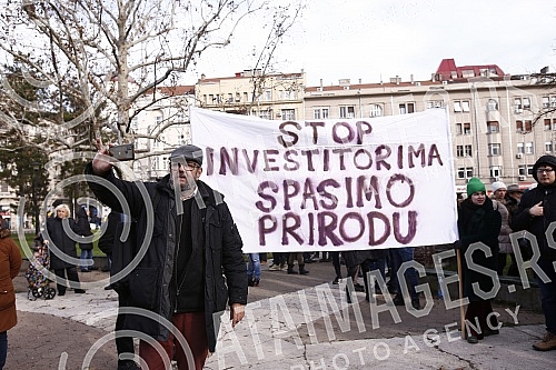 The informal environmental movement Eko straza held a rally in Bristol Park called the Counting Protest.Neformalni ekoloski pokret Eko straza odrzao je  u parku Bristol skup pod nazivom Protest prebrojavanja.