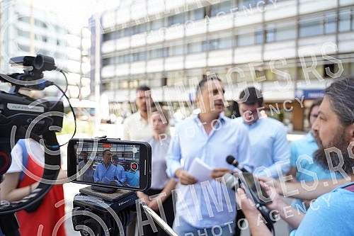Serbian coalition NADA consisting of New DSS, POKS of Vojislav Mihailovic and 25 citizens' associations, organized a media conference in front of the City Administration, where it sent a request to the city authorities in Belgrade to extend the prote