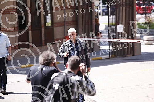 Veselin Vesa Simonovic, director and editor-in-chief of the Nova.rs portal, will be buried in the Alley of Merited Citizens at the New Cemetery in Belgrade, the family received condolences at 1:30 p.m., and the funeral service began at 2 p.m.
Veseli Veselin Vesa Simonovic, director and editor-in-chief of the Nova.rs portal, will be buried in the Alley of Merited Citizens at the New Cemetery in Belgrade, the family received condolences at 1:30 p.m., and the funeral service began at 2 p.m.
Veseli