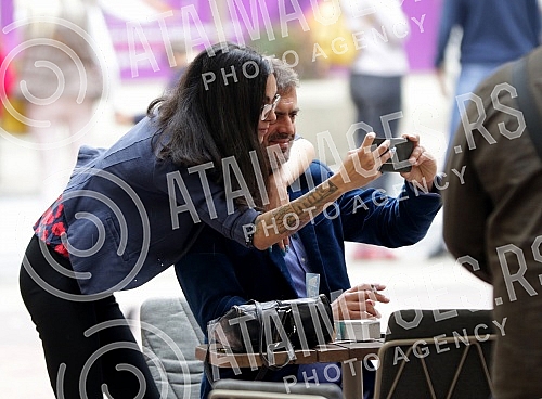 The election assembly of the Movement of Free Citizens (PSG) was held in Kombank Hall, and Pavle Grbovic was elected the new president.Odrzana izborna skupstina Pokreta slobodnih gradjana (PSG) u Kombank dvorani a za novog predsednika izabran je Pav