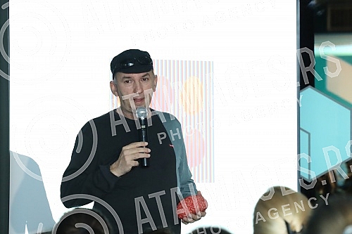 Well-known and award-winning children's book writer Uros Petrovic, one of the best IQ X solvers in the world, former president of Mensa and the Museum of Illusions, hosted a creative interactive evening.Poznati i nagradjivani pisac knjiga za decu -