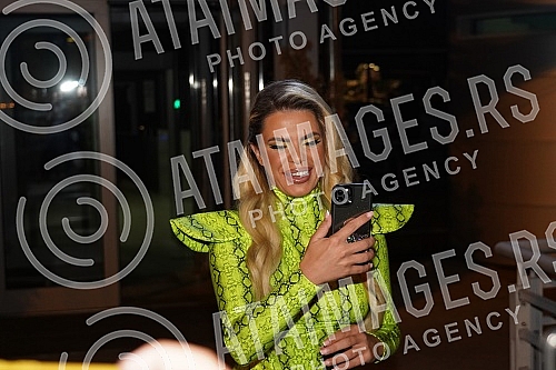 The arrival of Marijana Zonjic and Dalila Dragojevic as a guest in the show Narod pita on TV Pink.Dolazak Marijane Zonjic i Dalile Dragojevic na gostovanje u emisiji Narod pita na TV Pinku. 