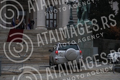 The man P.B. broke the protective fence in front of the National Assembly of the Republic of Serbia with a Toyota rav 4 car, threatening 