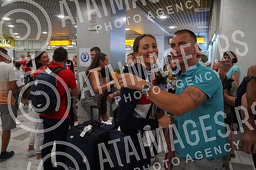 The women's volleyball national team of Serbia, which won a bronze medal at the Games in Tokyo, arrived in Belgrade, and on that occasion a press conference was held at the Nikola Tesla Airport.
Zenska odbojkaska reprezentacija Srbije, koja je na Ig The women's volleyball national team of Serbia, which won a bronze medal at the Games in Tokyo, arrived in Belgrade, and on that occasion a press conference was held at the Nikola Tesla Airport.
Zenska odbojkaska reprezentacija Srbije, koja je na Ig