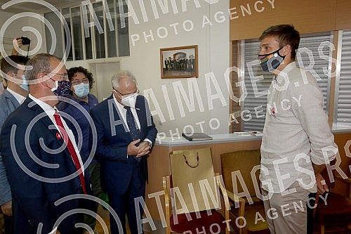 For the tenth time, the US Embassy in Serbia, in cooperation with the  Red Cross of Serbia, marked the anniversary of the tragic attacks on New York and Washington by organizing an action of voluntary blood donation.Ambasada SAD u Srbiji je po deset