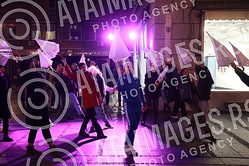 European Movement in Serbia organized flash mob Serbia is Europe.Evropski pokret u Srbiji je organizovao flash mob Srbija jeste Evropa.