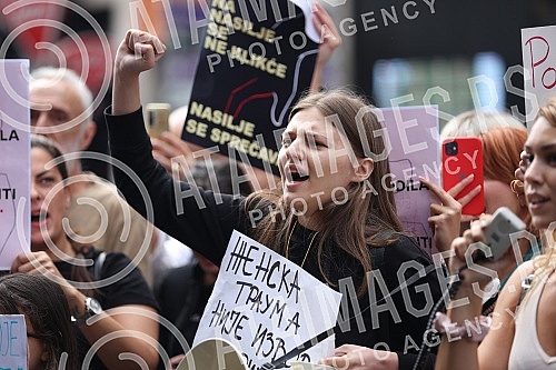 In front of the building where the editorial office of the daily Informer is located, a second protest was held in the organization of Women's Solidarity due to the publication of an interview with serial rapist Igor Milosevic.Ispred zgrade u kojoj