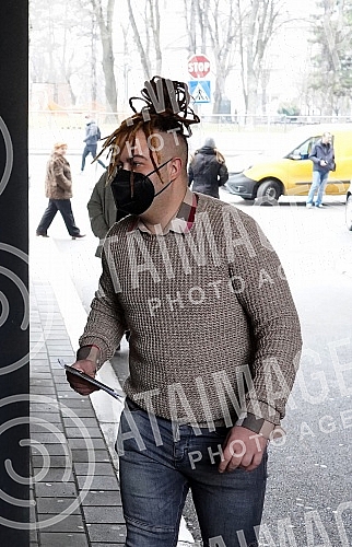 A hearing was held before the First Basic Court in Belgrade, where the plea agreement for illegal possession of drugs, concluded by rapper Stefan Djuric Rasta, with the Belgrade Higher Public Prosecutor's Office, should be considered.Pred Prvim osn