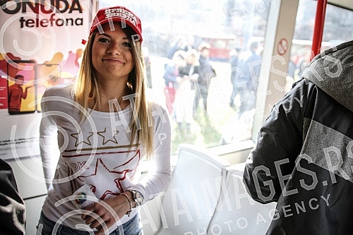 Red Star players have organized clubs with fans prior to the continuation of the Super League season - a tram ride through Belgrade.Fudbaleri Crvene zvezde organizovali su druzenje sa navijacima pred nastavak sezone u Superligi - voznjom tramvajem p