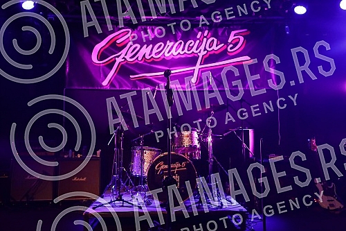 The rock group Generation 5 marked its 44th anniversary with a concert in the American Hall of the Youth Center in Belgrade.Rok grupa Generacija 5 je 44. godine postojanja obelezila koncertom u sali Amerikana Doma omladine u Beogradu.