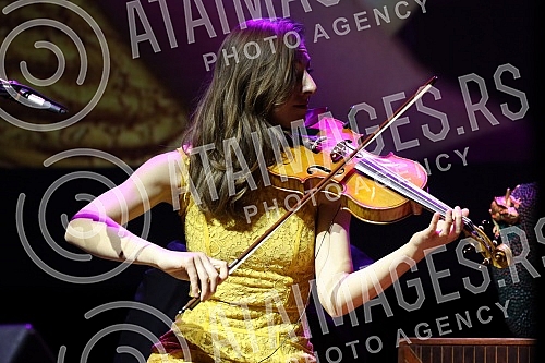 The Guitar Art Festival was officially closed with the first solo concert of one of the best guitarists in this area, Miroslava Tadic, in the mts hall.Prvim solo koncertom jednog od najboljih gitarista ovih prostora Miroslava Tadic u mts dvorani sv