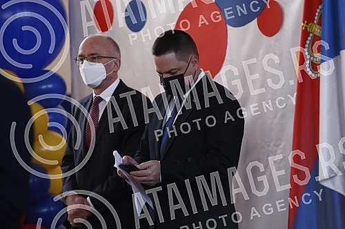 Serbian First Deputy Prime Minister and Minister of Education, Science and Technological Development Branko Ruzic and German Ambassador to Serbia Thomas Schieb visited the German school and signed an agreement on cooperation between the two governme Serbian First Deputy Prime Minister and Minister of Education, Science and Technological Development Branko Ruzic and German Ambassador to Serbia Thomas Schieb visited the German school and signed an agreement on cooperation between the two governme