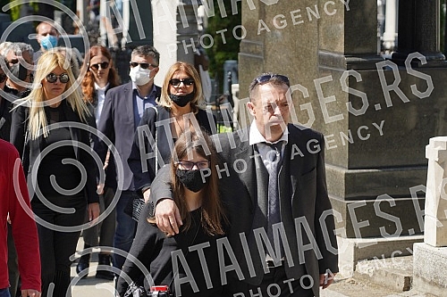 One of the greatest Serbian and Yugoslav singers of popular music, Djordje Marjanovic, was buried in the Alley of Merited Citizens at the New Cemetery.Jedan od najvecih srpskih i jugoslovenskih pevaca zabavne muzike Djordja Marjanovica sahranjen je